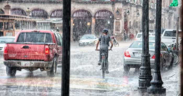 ゲリラ豪雨のときの街中の様子